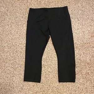 Avia Black Capri Athletic Legging with Side Pockets